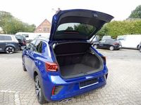 Second-hand VW T-Roc R-line 190 CP (139 kW) 2023 Albastru SUV