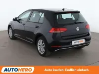 Gebraucht VW Golf VII Comfortline 110 PS (80 kW) 2018 Schwarz Limousine