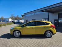 Używany Ford Focus Titanium 150 KM (110 kW) 2011 Żółty Sedan/Limuzyna