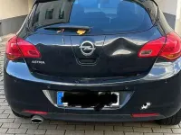 Gebraucht Opel Astra Design Edition 120 PS (88 kW) 2011 Schwarz Kleinwagen