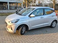 Gebraucht Hyundai i10 Select 67 PS (49 kW) 2020 Silber Kleinwagen