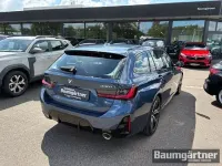 Gebraucht BMW 330 M Sport 245 PS (180 kW) 2025 Arctic race blue metallic Kombi