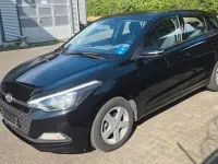 Gebraucht Hyundai i20 Classic 75 PS (55 kW) 2017 Schwarz Limousine
