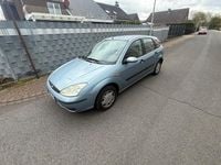 Second-hand Ford Focus 80 CP (58 kW) 2004 Albastru Hatchback