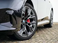 Gebraucht BMW 540 Comfort Edition 303 PS (222 kW) 2025 Saphirschwarzmetallic Kombi