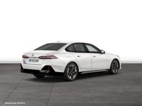 Gebraucht BMW 520 M Sport 197 PS (144 kW) 2025 Mineralweiß metallic metallic Limousine