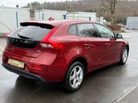 Gebraucht Volvo V40 You! 120 PS (88 kW) 2016 Rot Limousine