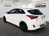Gebraucht Hyundai i30 Trend 101 PS (74 kW) 2016 Weiß Limousine