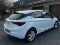 Gebraucht Opel Astra Selection 105 PS (77 kW) 2016 Weiß Kleinwagen