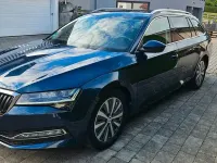 Gebraucht Skoda Superb Premium Edition 150 PS (110 kW) 2022 Modra lava/lava blau Kombi
