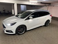 Gebraucht Ford Focus ST 250 PS (183 kW) 2015 Weiß Limousine