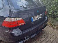 Gebraucht BMW 525 177 PS (130 kW) 2005 Blau Kombi