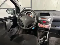 Gebraucht Peugeot 107 68 PS (50 kW) 2011 Schwarz Kleinwagen