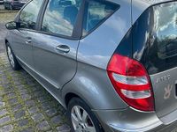 Gebraucht Mercedes 180 109 PS (80 kW) 2007 Grau Limousine