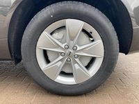 Gebraucht Volvo XC60 Core 197 PS (144 kW) 2023 Platinum grey metallic SUV