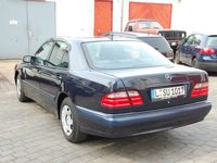 Gebraucht Mercedes E240 231 PS (169 kW) 2001 Blau metallic Limousine