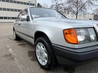 Gebraucht Mercedes 200 109 PS (80 kW) 1986 Silber Limousine