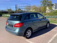 Gebraucht Mercedes B180 122 PS (89 kW) 2012 Blau Van / Kleinbus