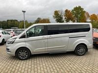 Gebraucht Ford Tourneo Titanium 96 PS (70 kW) 2022 Silber Van / Kleinbus