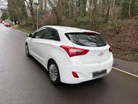 Gebraucht Hyundai i30 100 PS (73 kW) 2017 Weiß Kleinwagen