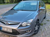 Gebraucht Hyundai i30 100 PS (73 kW) 2012 Grau Kleinwagen