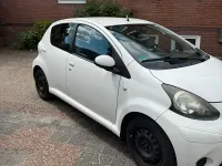Gebraucht Toyota Aygo 68 PS (50 kW) 2012 Weiß Kleinwagen