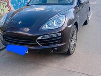 Second-hand Porsche Cayenne 245 CP (180 kW) 2013 Roșu SUV