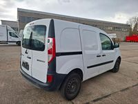 Usado Renault Kangoo Rapid Extra 90 HP (66 kW) 2018 Branco Monovolume