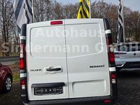 Gebraucht Renault Trafic Komfort 145 PS (106 kW) 2021 Weiß Van / Kleinbus