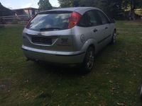Gebraucht Ford Focus Ghia 116 PS (85 kW) 2001 Silber Limousine