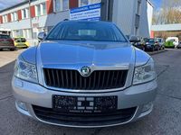 Gebraucht Skoda Octavia Elegance 105 PS (77 kW) 2012 Brilliantsilber metallic Kombi