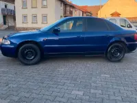 Używany Audi A4 90 KM (66 kW) 1998 Niebieski Sedan/Limuzyna
