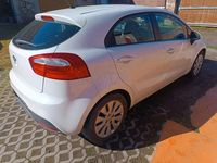 Second-hand Kia Rio Edition 7 86 CP (63 kW) 2012 Alb Berlinǎ