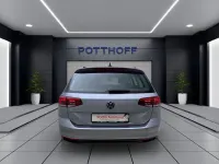 Używany VW Passat Conceptline 150 KM (110 kW) 2023 Srebrny Kombi