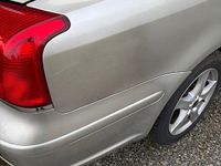 Gebraucht Toyota Avensis 163 PS (119 kW) 2004 Silber Limousine