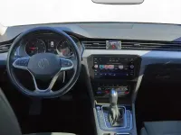 Gebraucht VW Passat Elegance 150 PS (110 kW) 2024 Mangangrau metallic Kombi