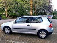 Second-hand VW Golf IV 101 CP (74 kW) 2005 Argintiu Berlinǎ