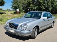 Gebraucht Mercedes E240 Elegance 170 PS (125 kW) 1998 Silber Limousine