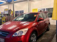 Second-hand Kia Ceed 109 CP (80 kW) 2008 Roșu Hatchback