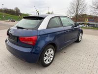 Gebraucht Audi A1 Attraction 105 PS (77 kW) 2010 Blau Kleinwagen