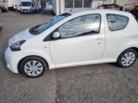 Gebraucht Toyota Aygo 68 PS (50 kW) 2013 Weiß Kleinwagen