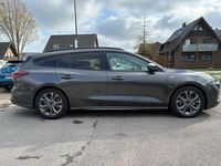 Gebraucht Ford Focus ST-Line X 155 PS (114 kW) 2024 Grau Limousine