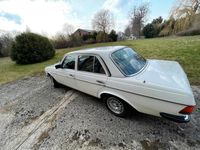Second-hand Mercedes E230 1984 Alb Berlinǎ
