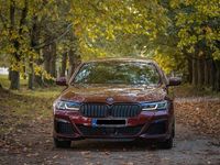 Gebraucht BMW 545e Performance 394 PS (289 kW) 2021 Rot Limousine