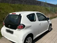 Gebraucht Toyota Aygo 68 PS (50 kW) 2013 Weiß Kleinwagen
