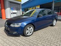 Gebraucht VW Jetta Match 105 PS (77 kW) 2012 Blau Limousine