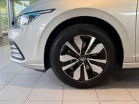 Gebraucht VW Golf VIII Move 110 PS (80 kW) 2024 Ivory silver metallic Limousine