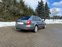 Gebraucht Skoda Superb Elegance 160 PS (117 kW) 2012 Grau Kombi