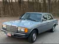 Gebraucht Mercedes 250 140 PS (102 kW) 1983 Blau Limousine