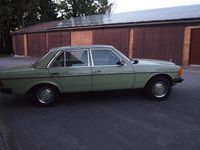 Gebraucht Mercedes 200 94 PS (69 kW) 1979 Grün Limousine